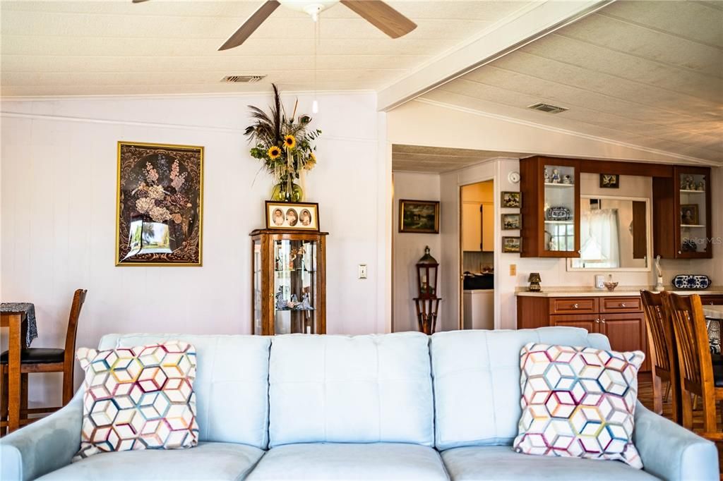 Active With Contract: $185,000 (2 beds, 2 baths, 1296 Square Feet)