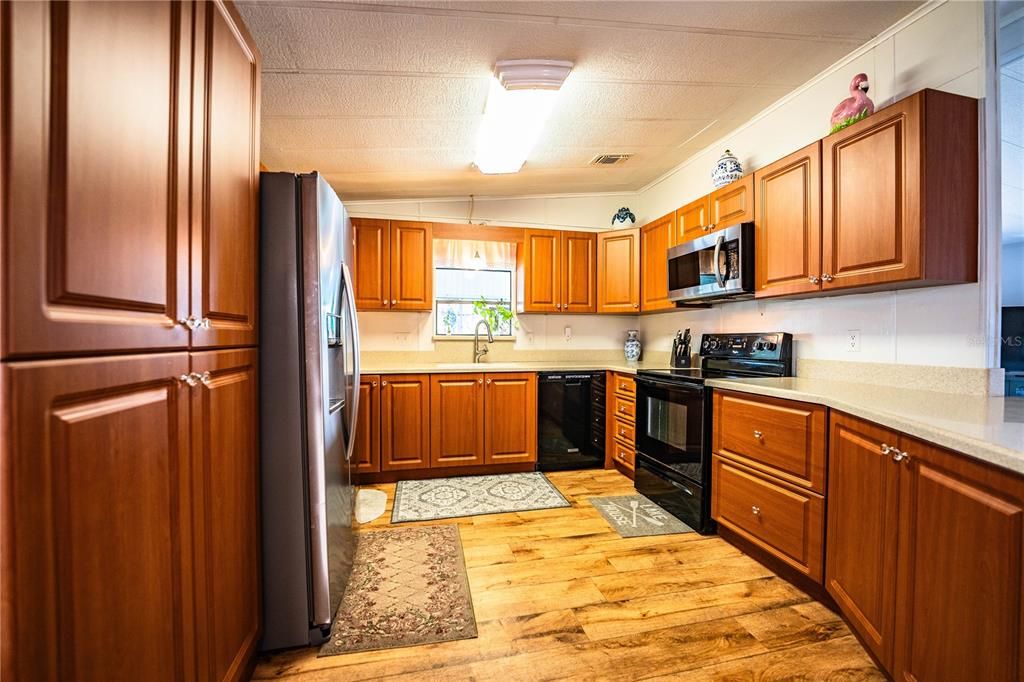 Active With Contract: $185,000 (2 beds, 2 baths, 1296 Square Feet)