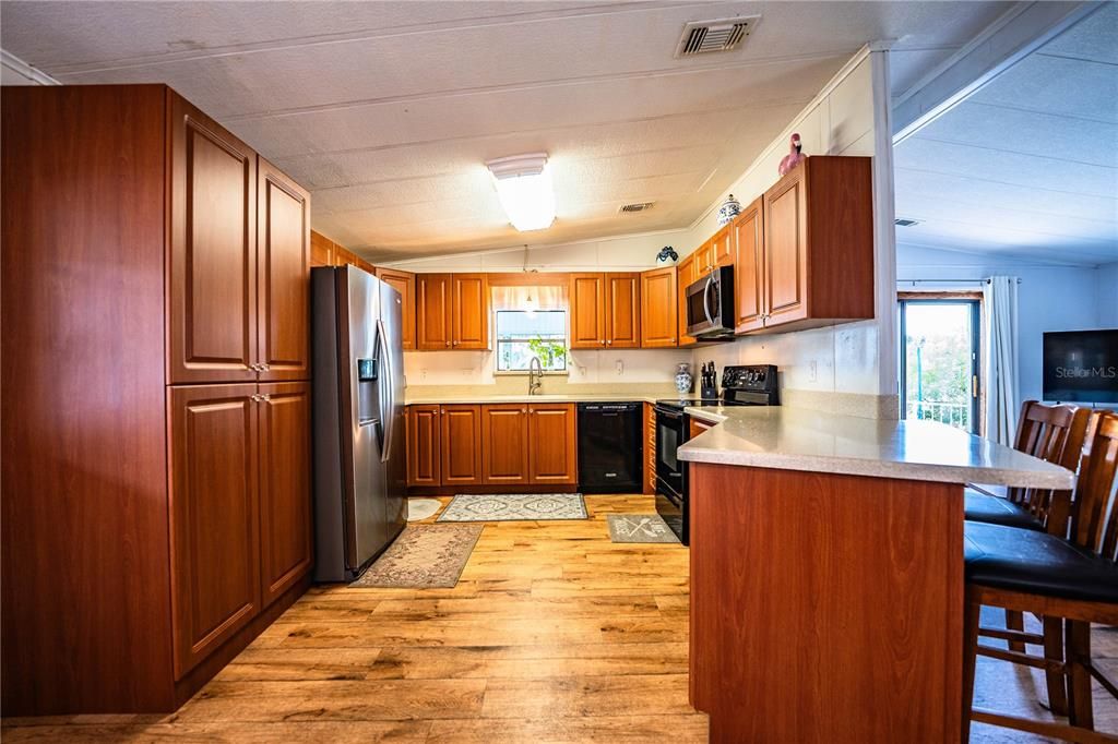 Active With Contract: $185,000 (2 beds, 2 baths, 1296 Square Feet)