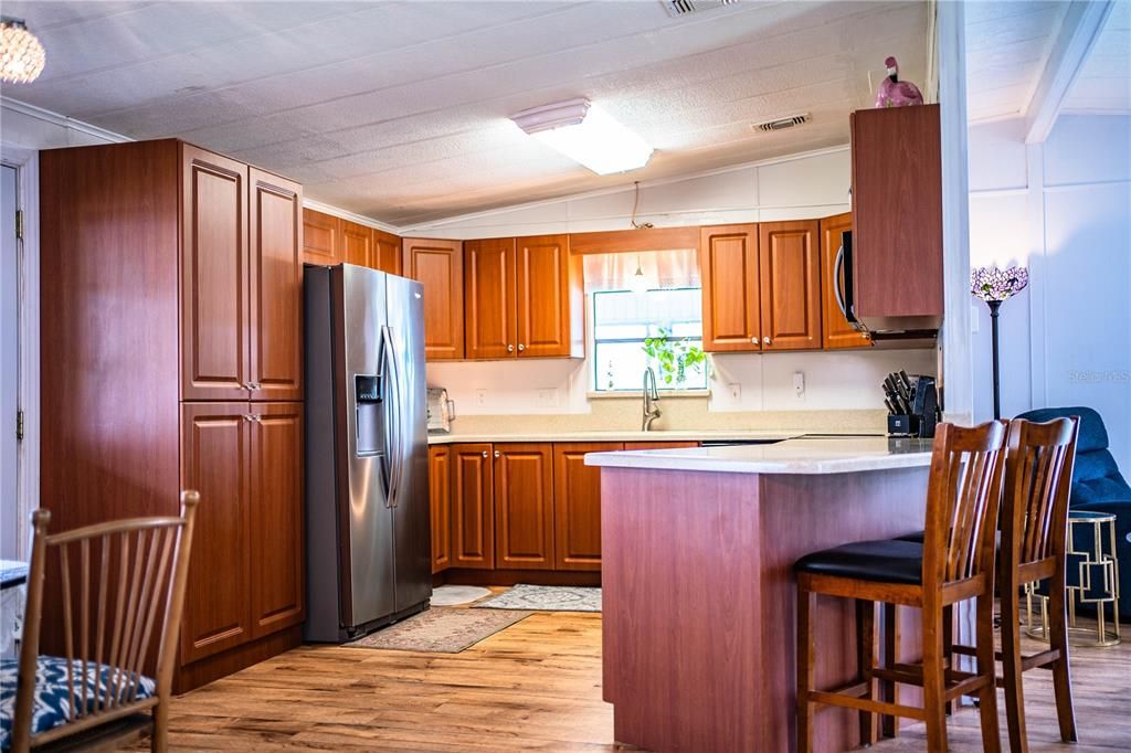 Active With Contract: $185,000 (2 beds, 2 baths, 1296 Square Feet)