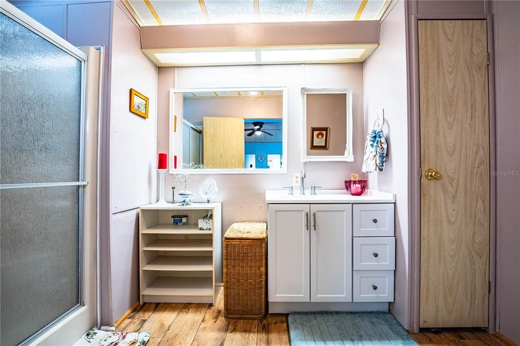 Active With Contract: $185,000 (2 beds, 2 baths, 1296 Square Feet)