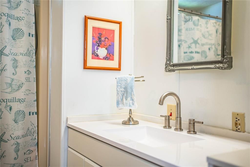 Active With Contract: $185,000 (2 beds, 2 baths, 1296 Square Feet)