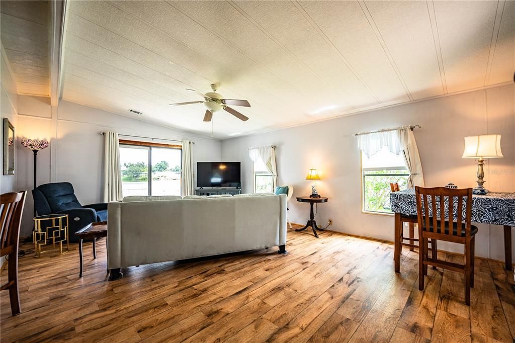 Active With Contract: $185,000 (2 beds, 2 baths, 1296 Square Feet)