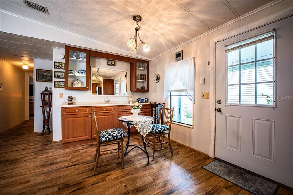 Active With Contract: $185,000 (2 beds, 2 baths, 1296 Square Feet)