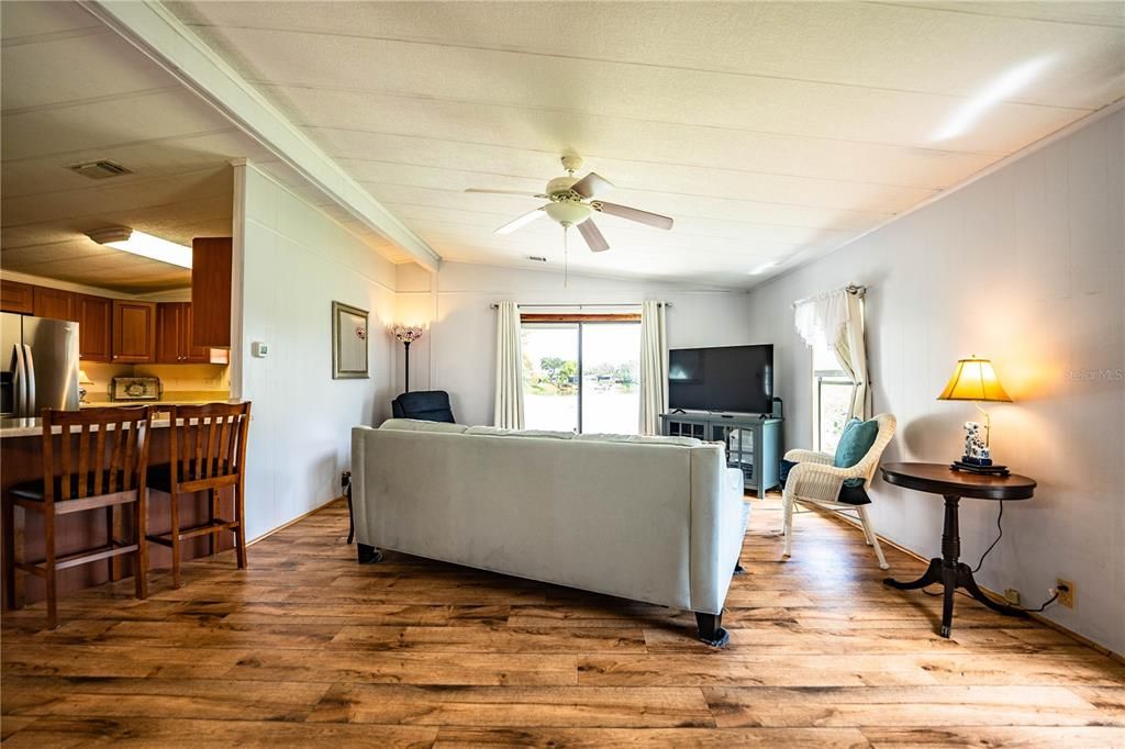 Active With Contract: $185,000 (2 beds, 2 baths, 1296 Square Feet)