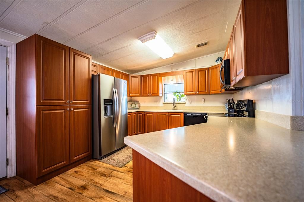 Active With Contract: $185,000 (2 beds, 2 baths, 1296 Square Feet)