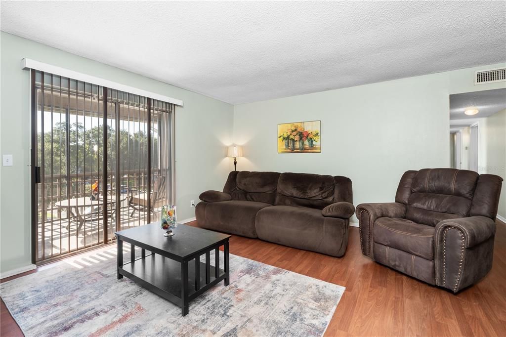 待售: $142,000 (3 贝兹, 2 浴室, 1289 平方英尺)