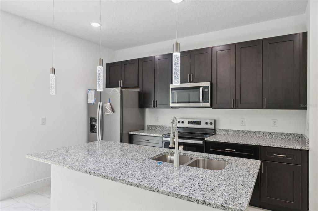 For Rent: $1,700 (4 beds, 2 baths, 1580 Square Feet)