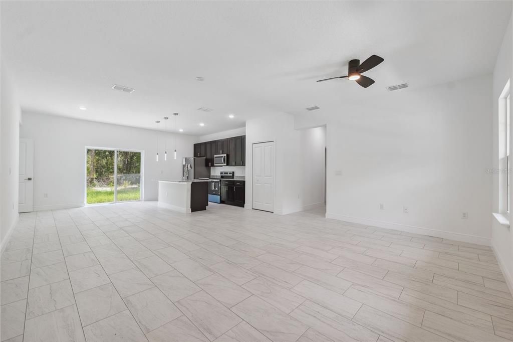 For Rent: $1,700 (4 beds, 2 baths, 1580 Square Feet)