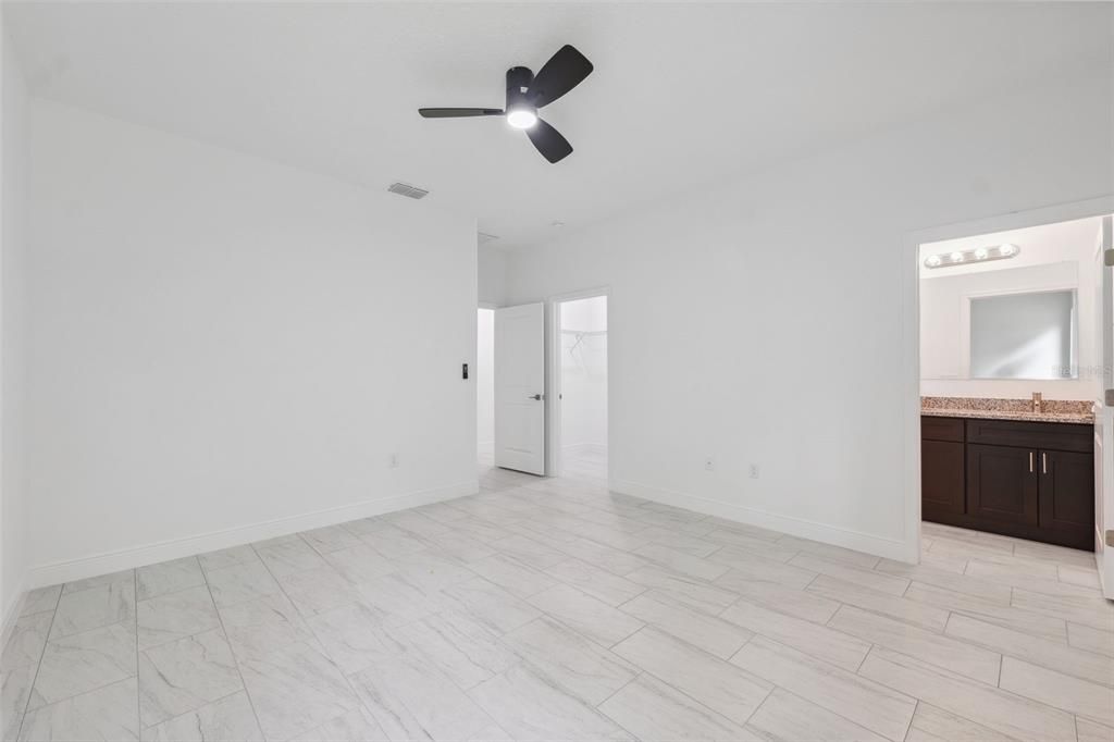 For Rent: $1,700 (4 beds, 2 baths, 1580 Square Feet)