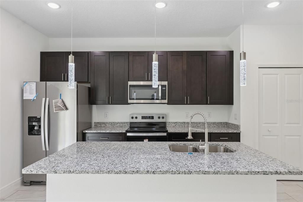 For Rent: $1,700 (4 beds, 2 baths, 1580 Square Feet)