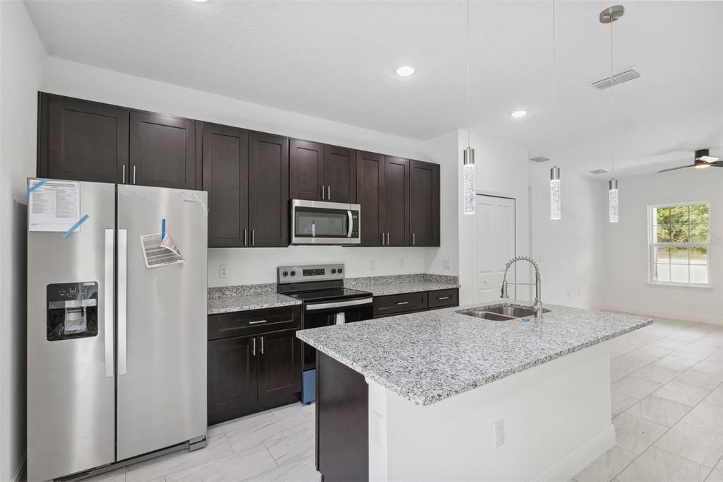 For Rent: $1,700 (4 beds, 2 baths, 1580 Square Feet)