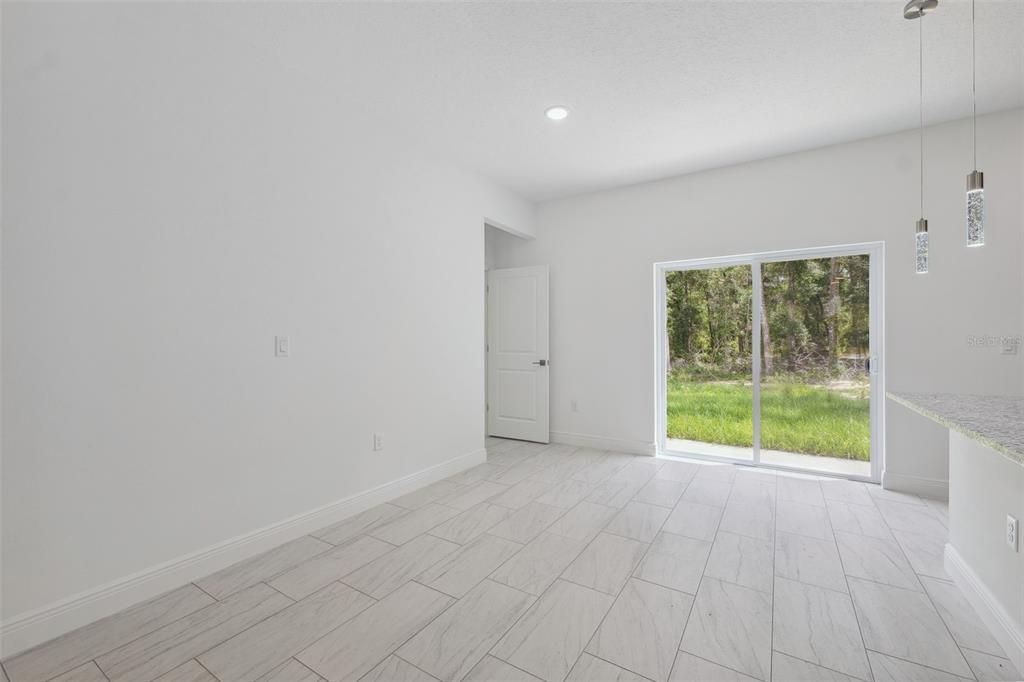 For Rent: $1,700 (4 beds, 2 baths, 1580 Square Feet)