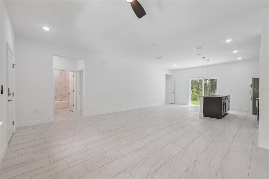 For Rent: $1,700 (4 beds, 2 baths, 1580 Square Feet)