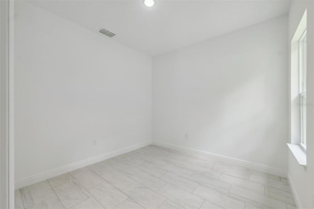 For Rent: $1,700 (4 beds, 2 baths, 1580 Square Feet)