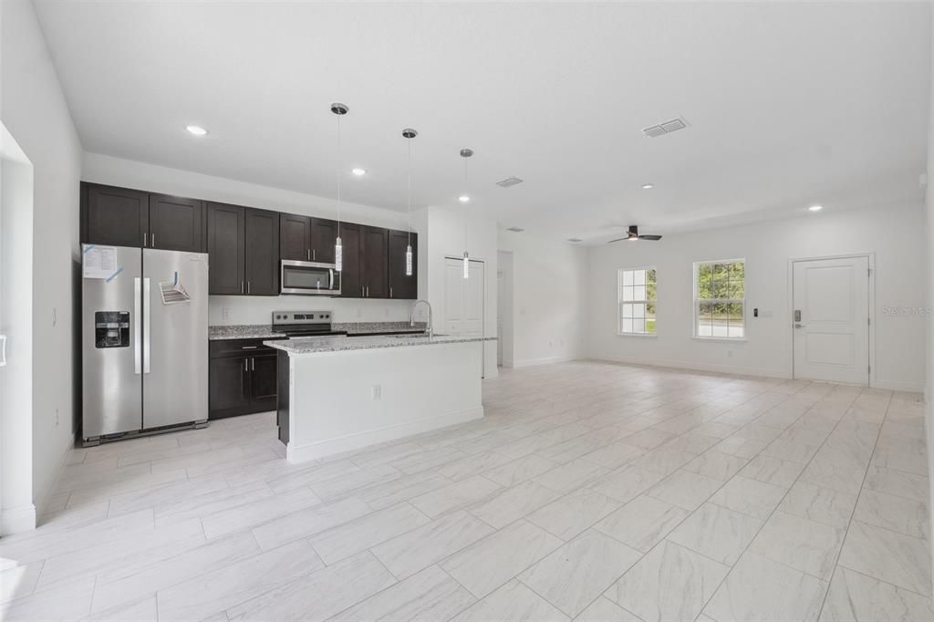 For Rent: $1,700 (4 beds, 2 baths, 1580 Square Feet)