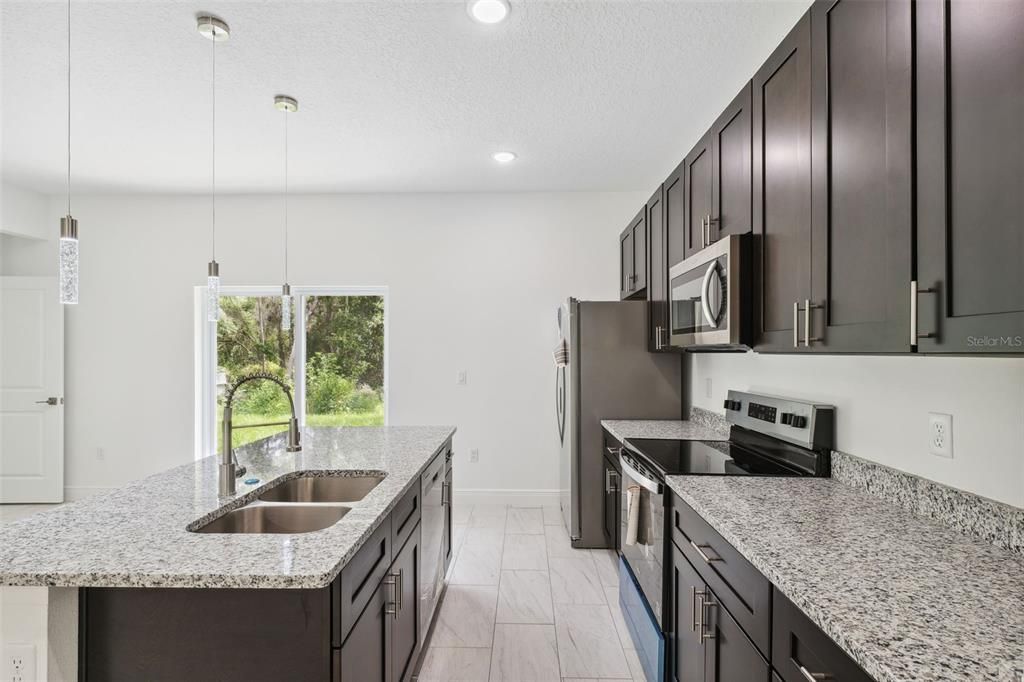 For Rent: $1,700 (4 beds, 2 baths, 1580 Square Feet)