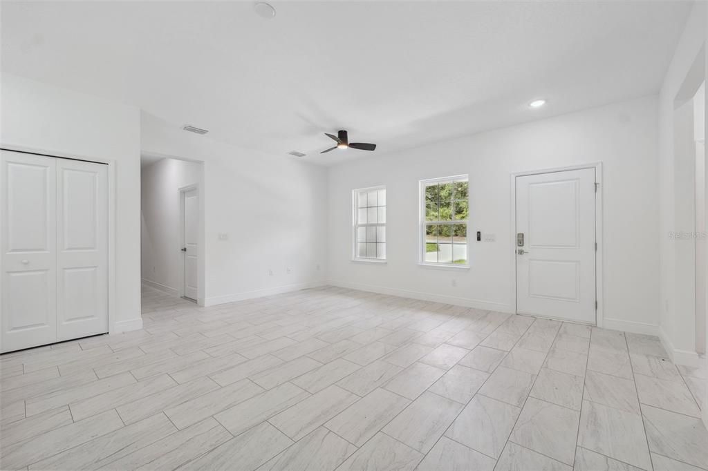 For Rent: $1,700 (4 beds, 2 baths, 1580 Square Feet)