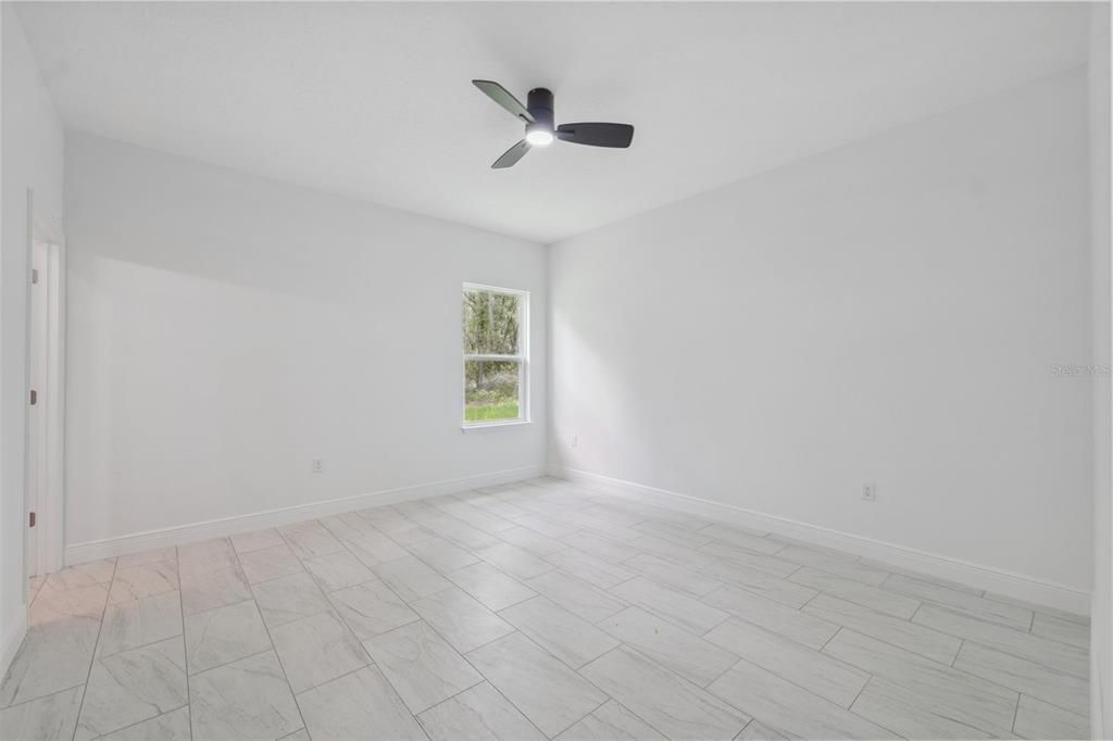 For Rent: $1,700 (4 beds, 2 baths, 1580 Square Feet)