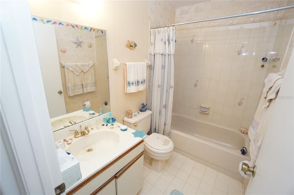 待售: $99,900 (2 贝兹, 2 浴室, 956 平方英尺)