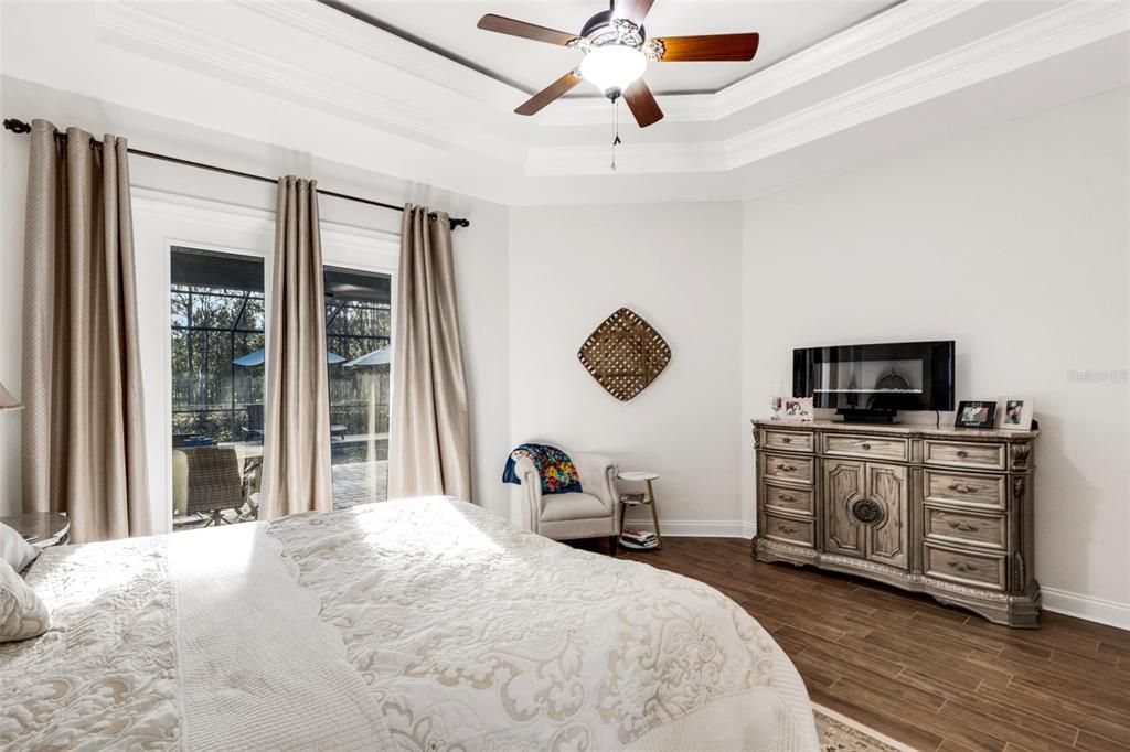 合同活跃: $749,000 (4 贝兹, 3 浴室, 3307 平方英尺)