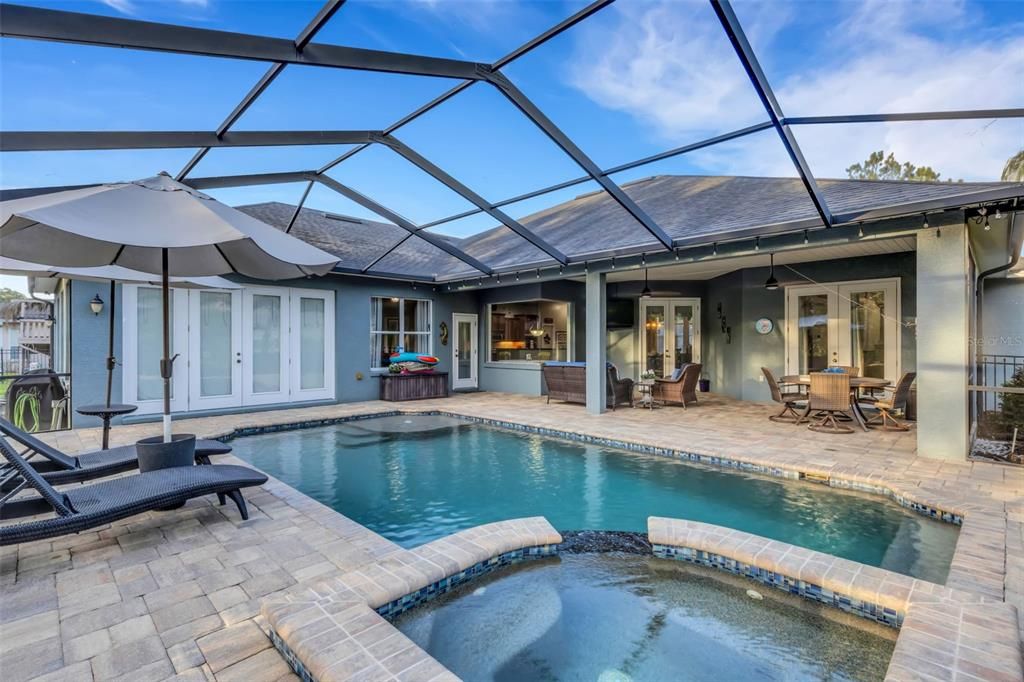 合同活跃: $749,000 (4 贝兹, 3 浴室, 3307 平方英尺)