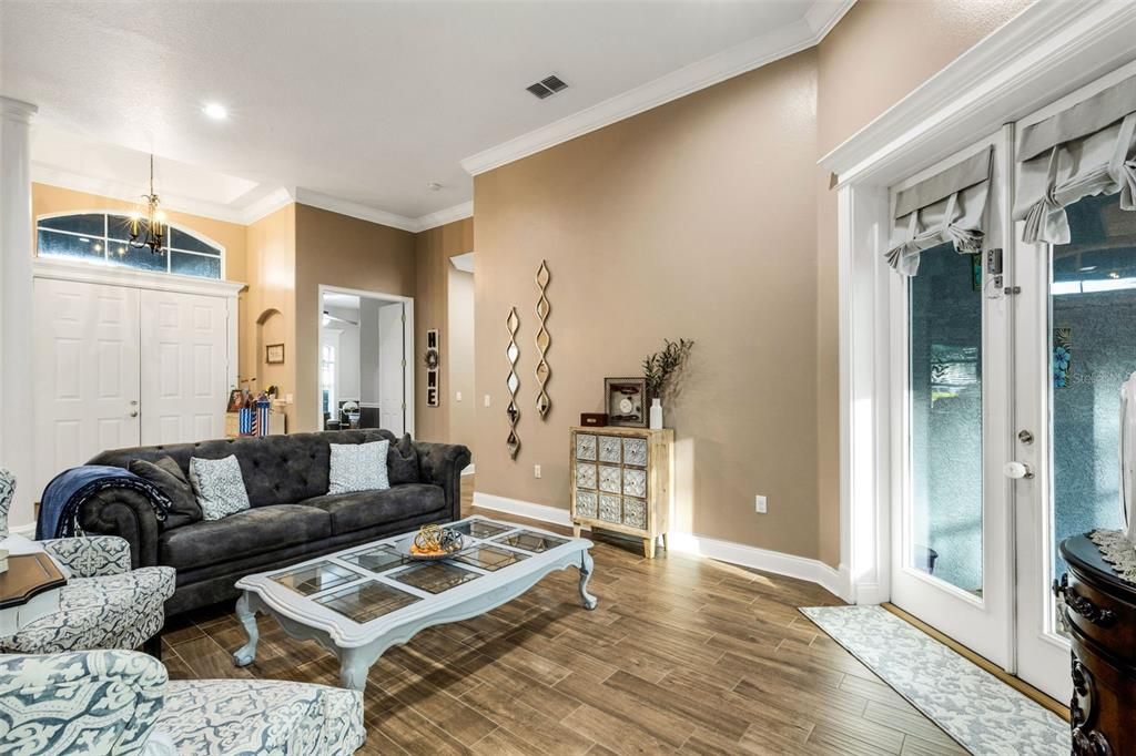 合同活跃: $749,000 (4 贝兹, 3 浴室, 3307 平方英尺)