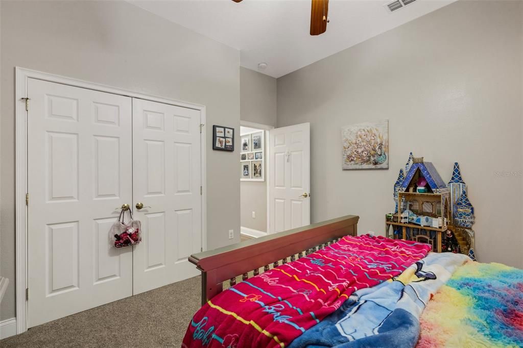 合同活跃: $749,000 (4 贝兹, 3 浴室, 3307 平方英尺)