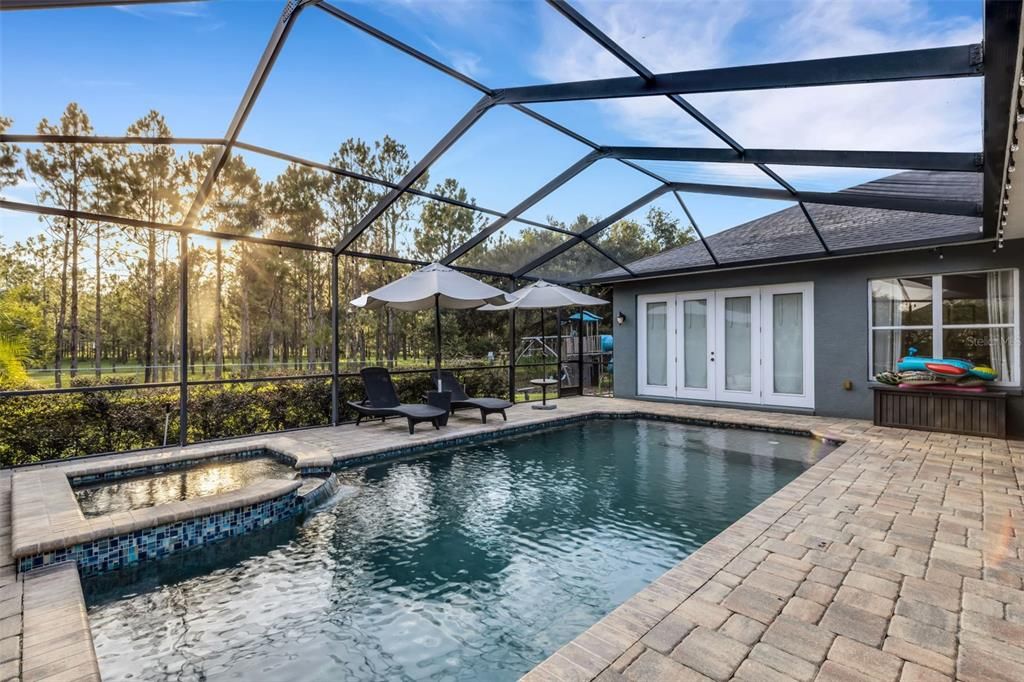 合同活跃: $749,000 (4 贝兹, 3 浴室, 3307 平方英尺)