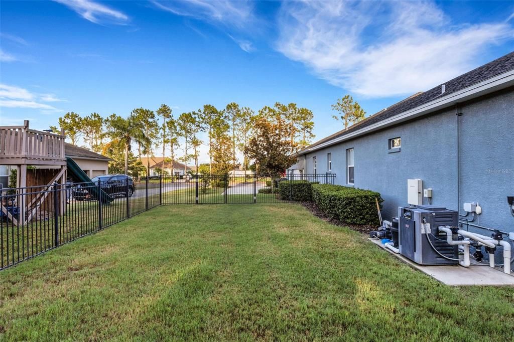 合同活跃: $749,000 (4 贝兹, 3 浴室, 3307 平方英尺)