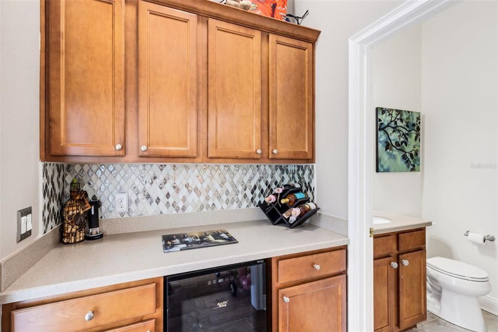 合同活跃: $749,000 (4 贝兹, 3 浴室, 3307 平方英尺)