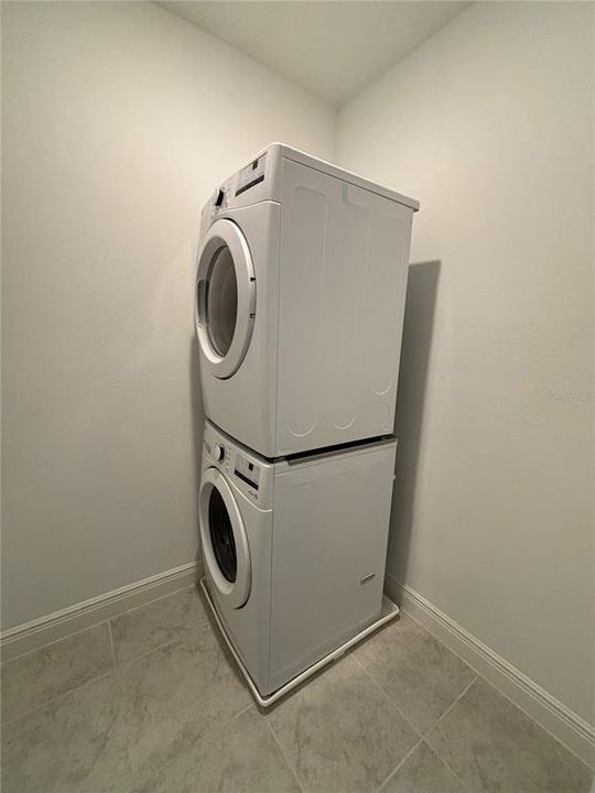 Active With Contract: $2,900 (3 beds, 2 baths, 1787 Square Feet)