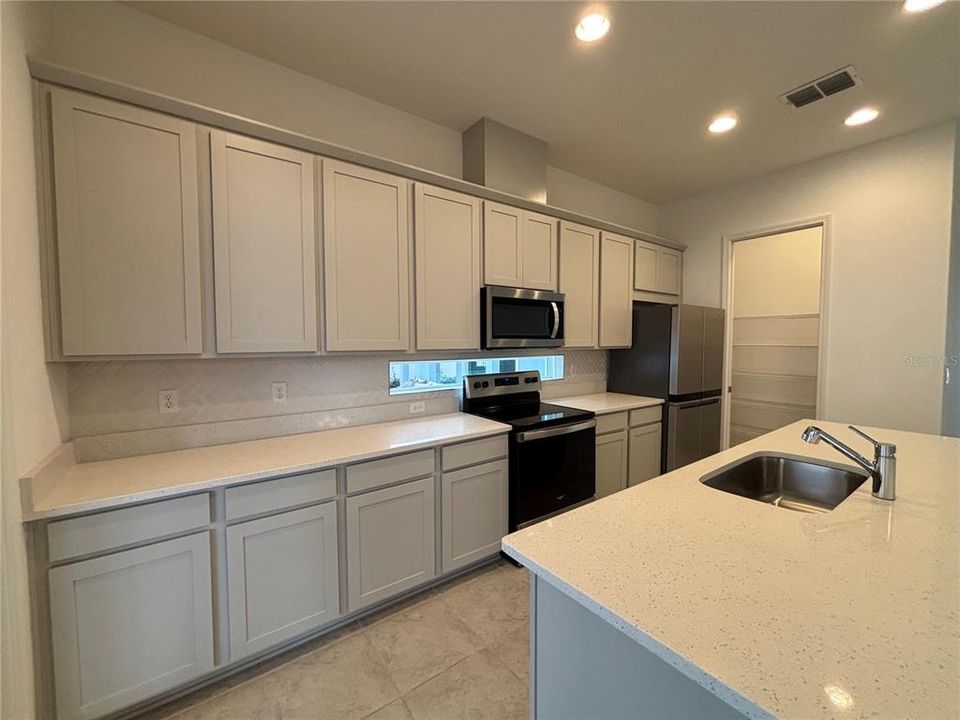 Active With Contract: $2,900 (3 beds, 2 baths, 1787 Square Feet)