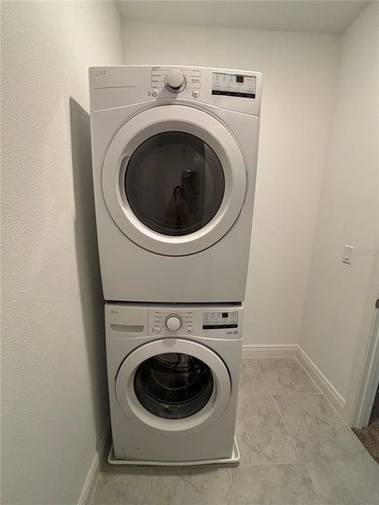 Active With Contract: $2,900 (3 beds, 2 baths, 1787 Square Feet)