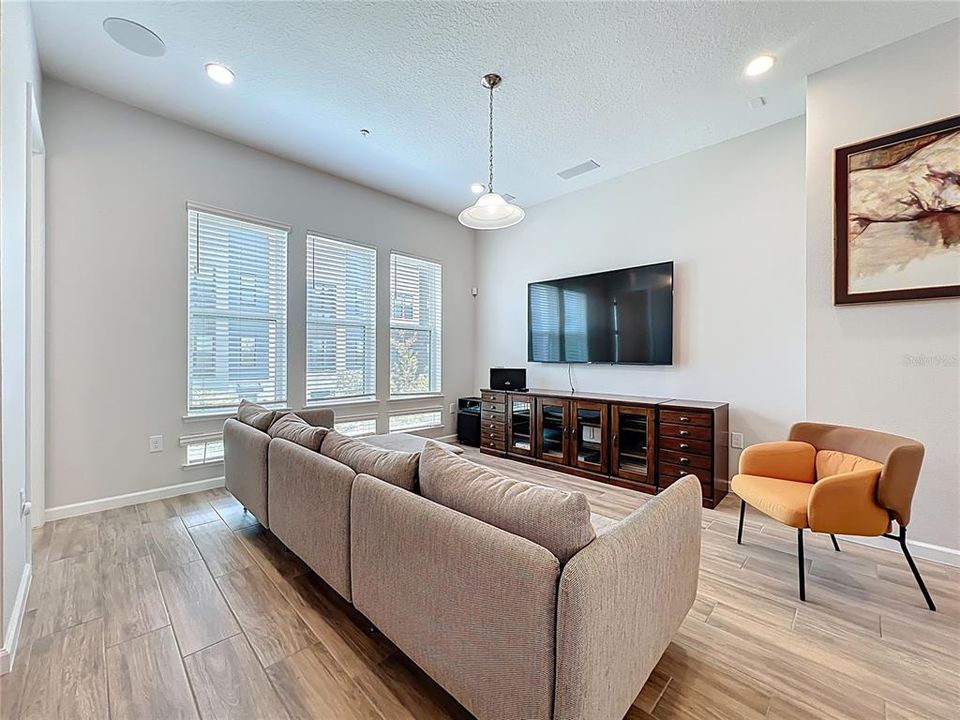 На продажу: $680,000 (4 спален, 3 ванн, 1815 Квадратных фут)