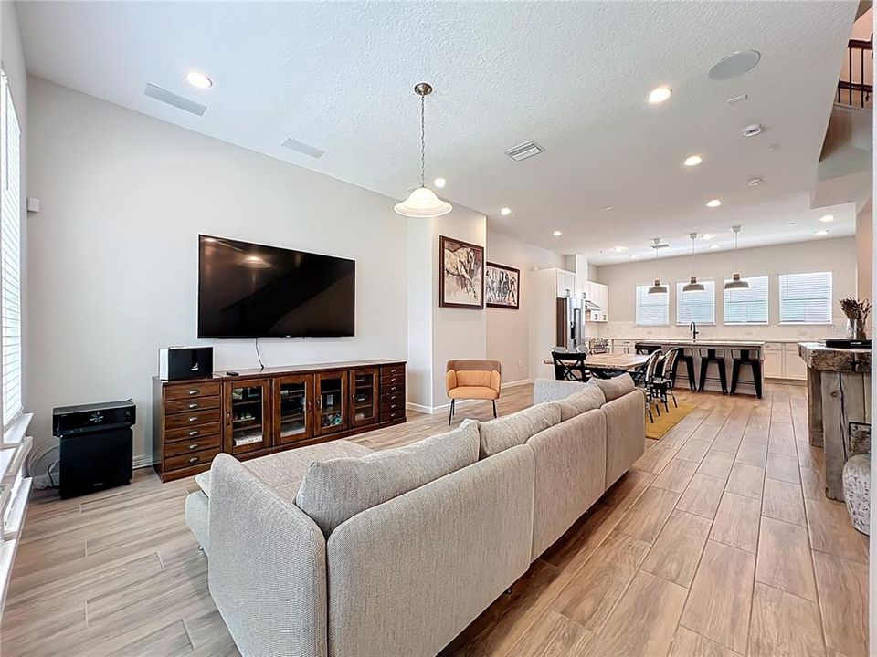 На продажу: $680,000 (4 спален, 3 ванн, 1815 Квадратных фут)