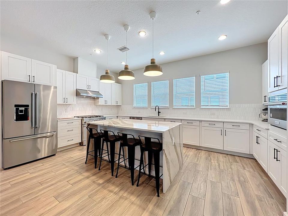 На продажу: $680,000 (4 спален, 3 ванн, 1815 Квадратных фут)