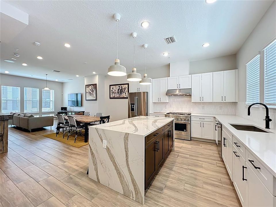 На продажу: $680,000 (4 спален, 3 ванн, 1815 Квадратных фут)