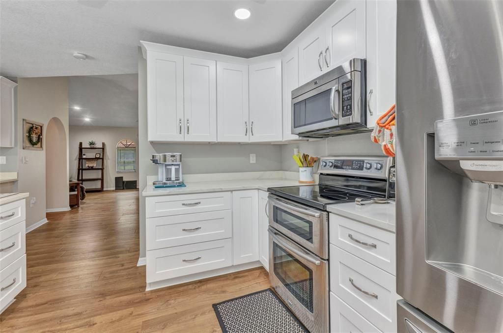 合同活跃: $419,900 (3 贝兹, 2 浴室, 2271 平方英尺)