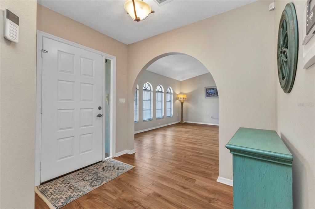 合同活跃: $419,900 (3 贝兹, 2 浴室, 2271 平方英尺)