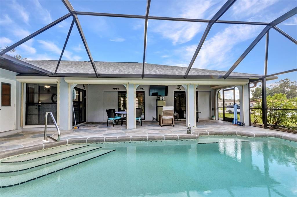 合同活跃: $419,900 (3 贝兹, 2 浴室, 2271 平方英尺)