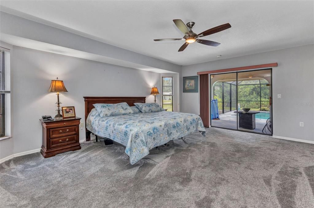 合同活跃: $419,900 (3 贝兹, 2 浴室, 2271 平方英尺)