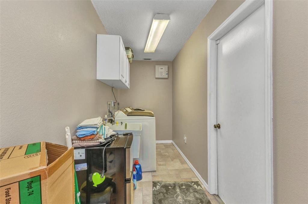 合同活跃: $419,900 (3 贝兹, 2 浴室, 2271 平方英尺)