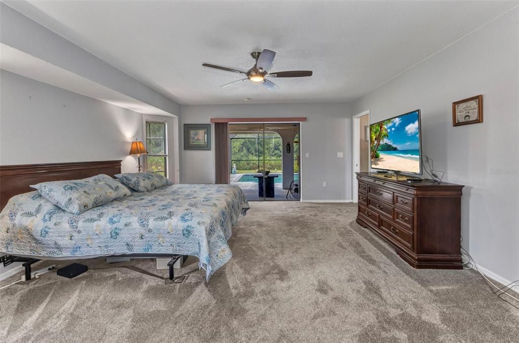 合同活跃: $419,900 (3 贝兹, 2 浴室, 2271 平方英尺)