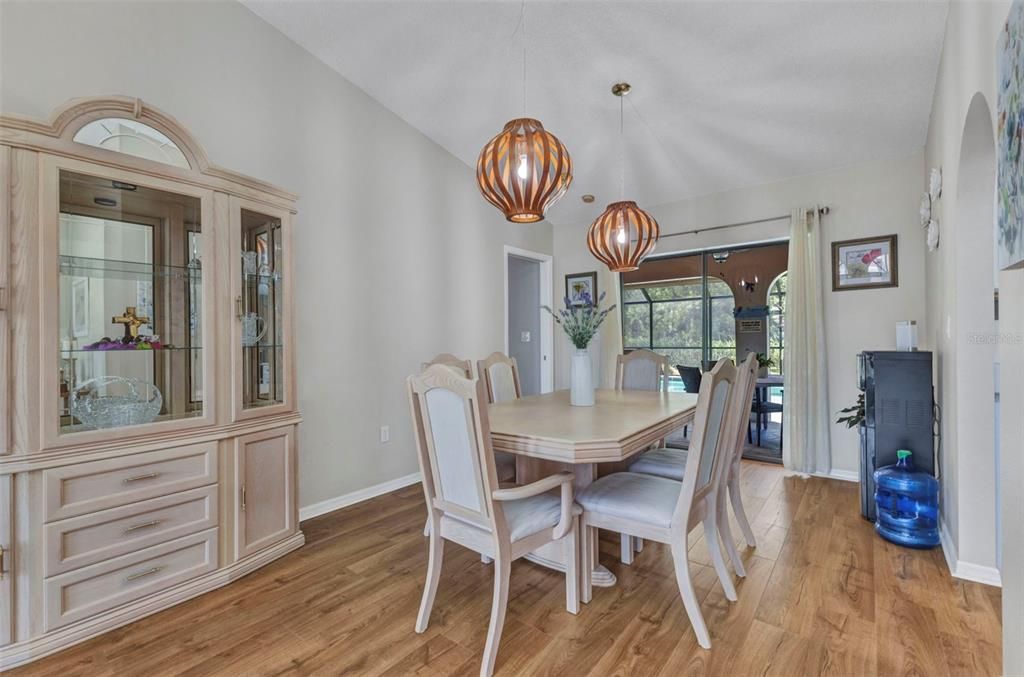 合同活跃: $419,900 (3 贝兹, 2 浴室, 2271 平方英尺)