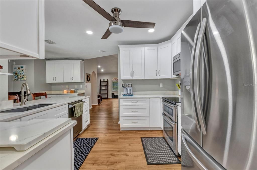 合同活跃: $419,900 (3 贝兹, 2 浴室, 2271 平方英尺)