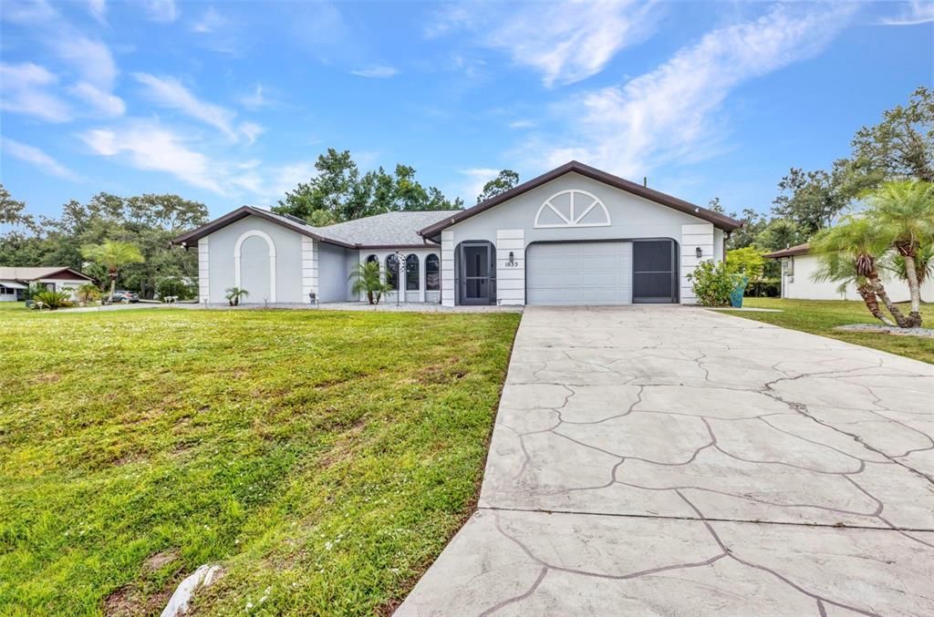 合同活跃: $419,900 (3 贝兹, 2 浴室, 2271 平方英尺)