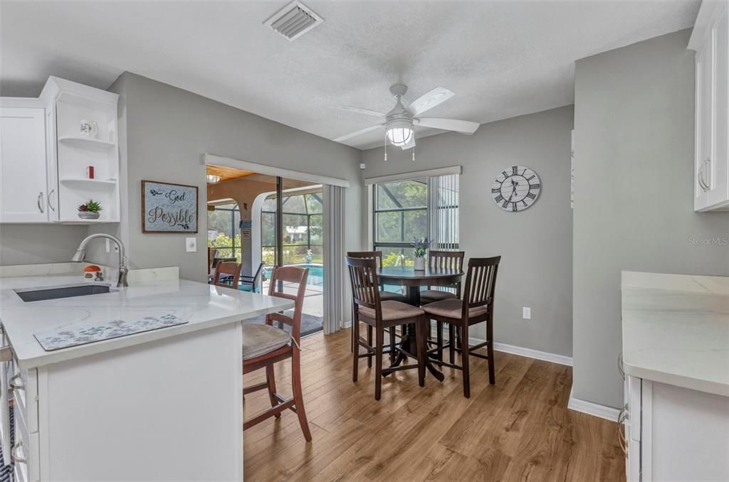 合同活跃: $419,900 (3 贝兹, 2 浴室, 2271 平方英尺)