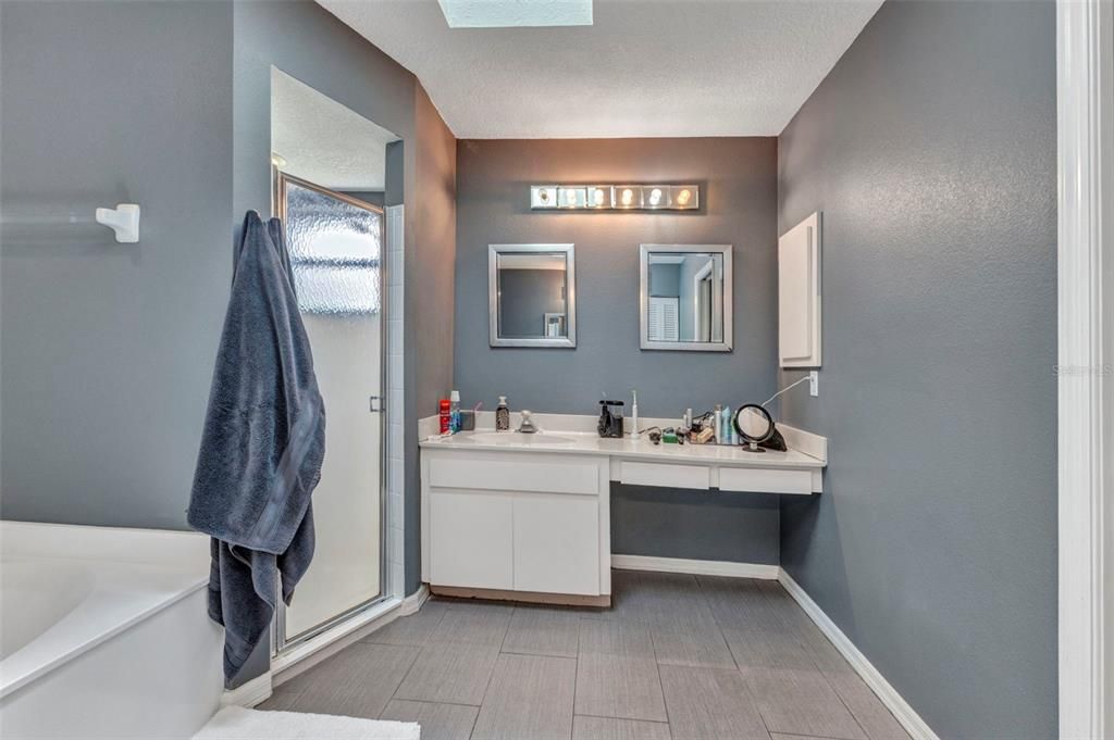 合同活跃: $419,900 (3 贝兹, 2 浴室, 2271 平方英尺)