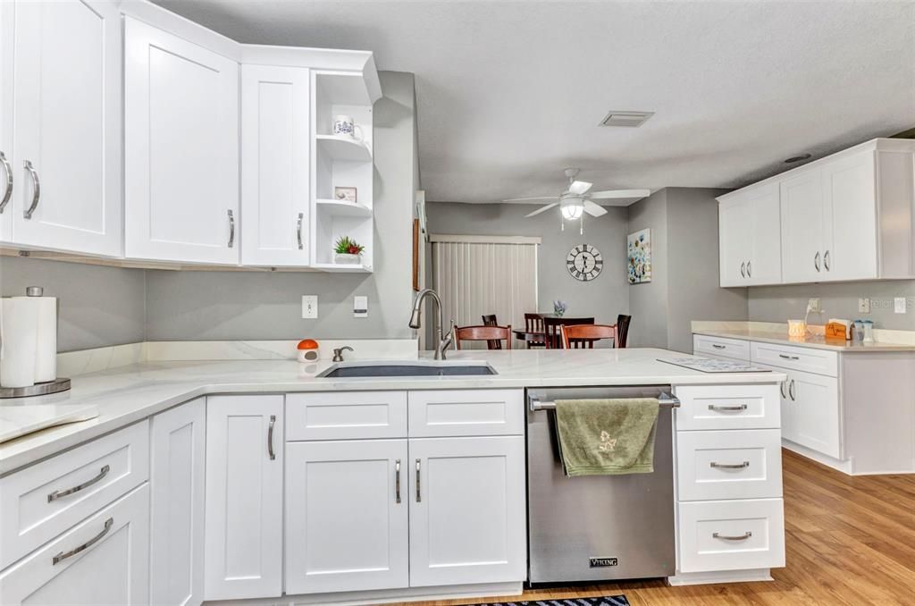 合同活跃: $419,900 (3 贝兹, 2 浴室, 2271 平方英尺)